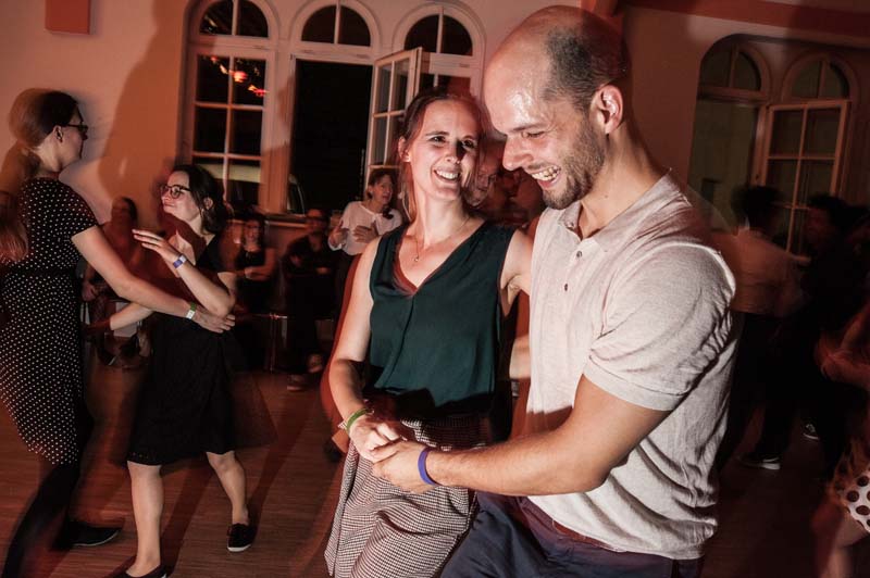 Location: Tanzstudio Swingmaniacs - Motto: Lindy Hop Starter-Kit: Dein erster Swing!